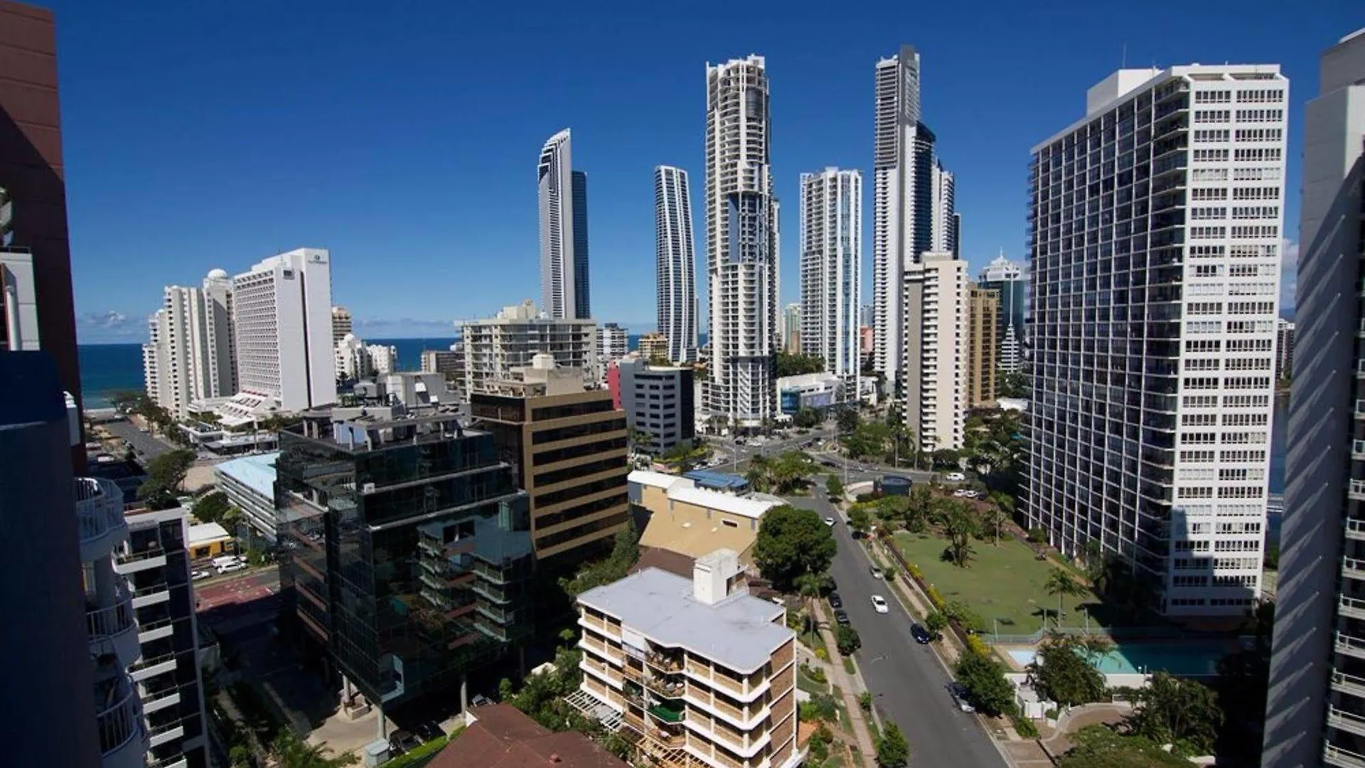 Surfers Mayfair Gold Coast 3*,